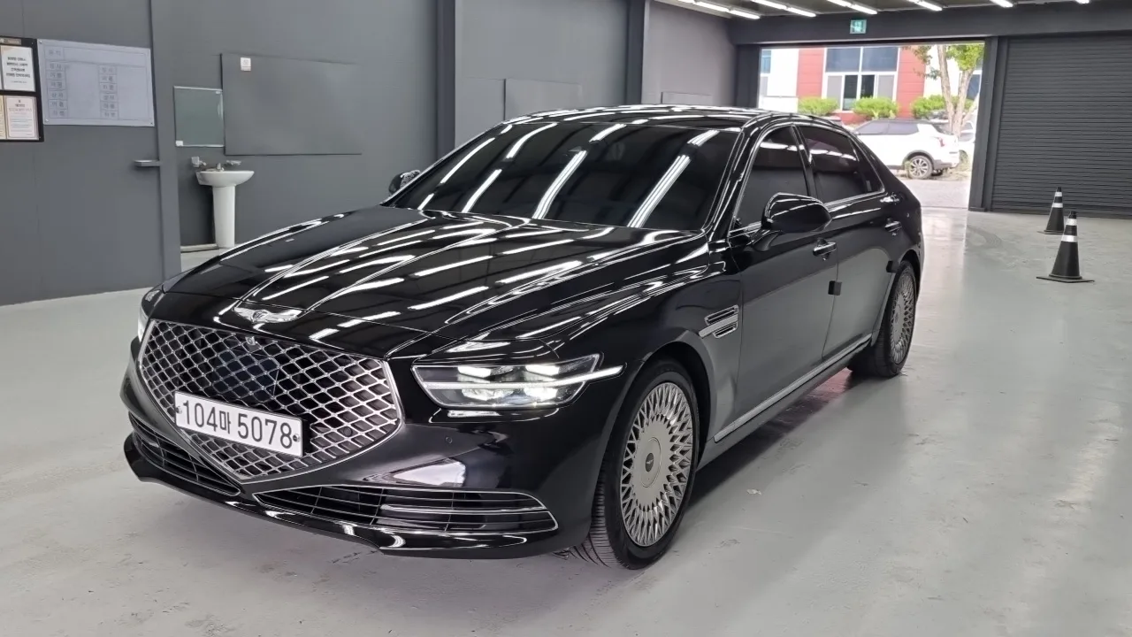 2020 Genesis G90
