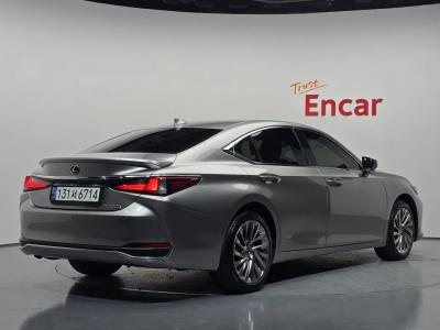 2025 Lexus ES