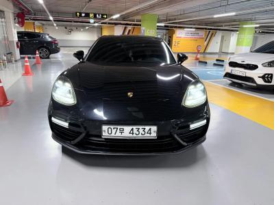 2018 Porsche Panamera