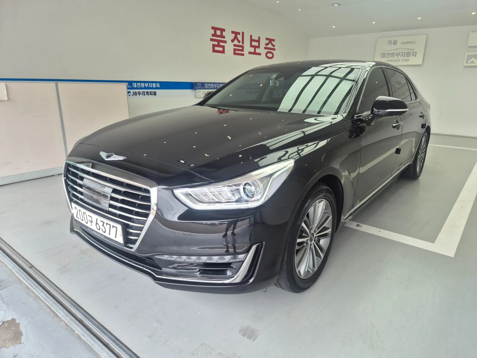 2018 Genesis EQ900