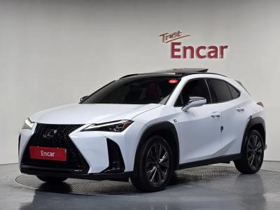 Lexus UX 2025