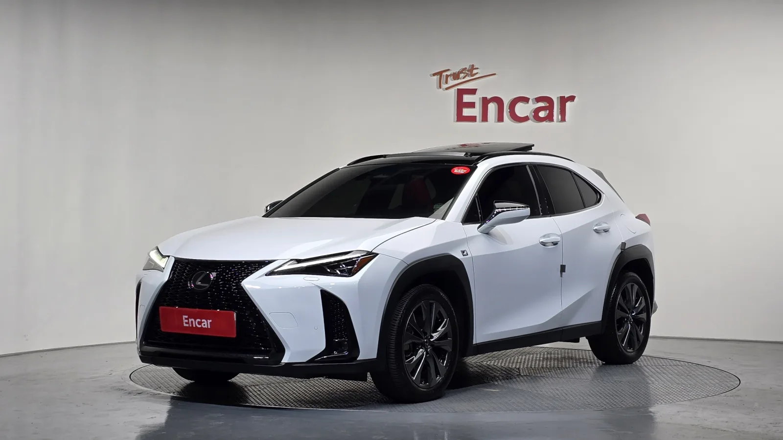 Lexus UX 2025