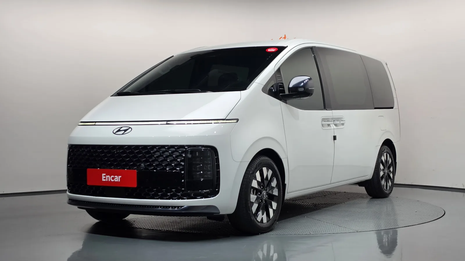 2025 Hyundai Staria