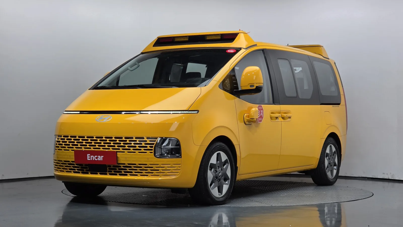 2025 Hyundai Staria