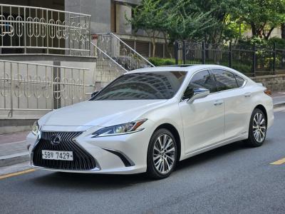 2019 Lexus ES