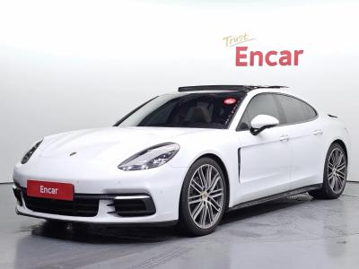 2018 Porsche Panamera