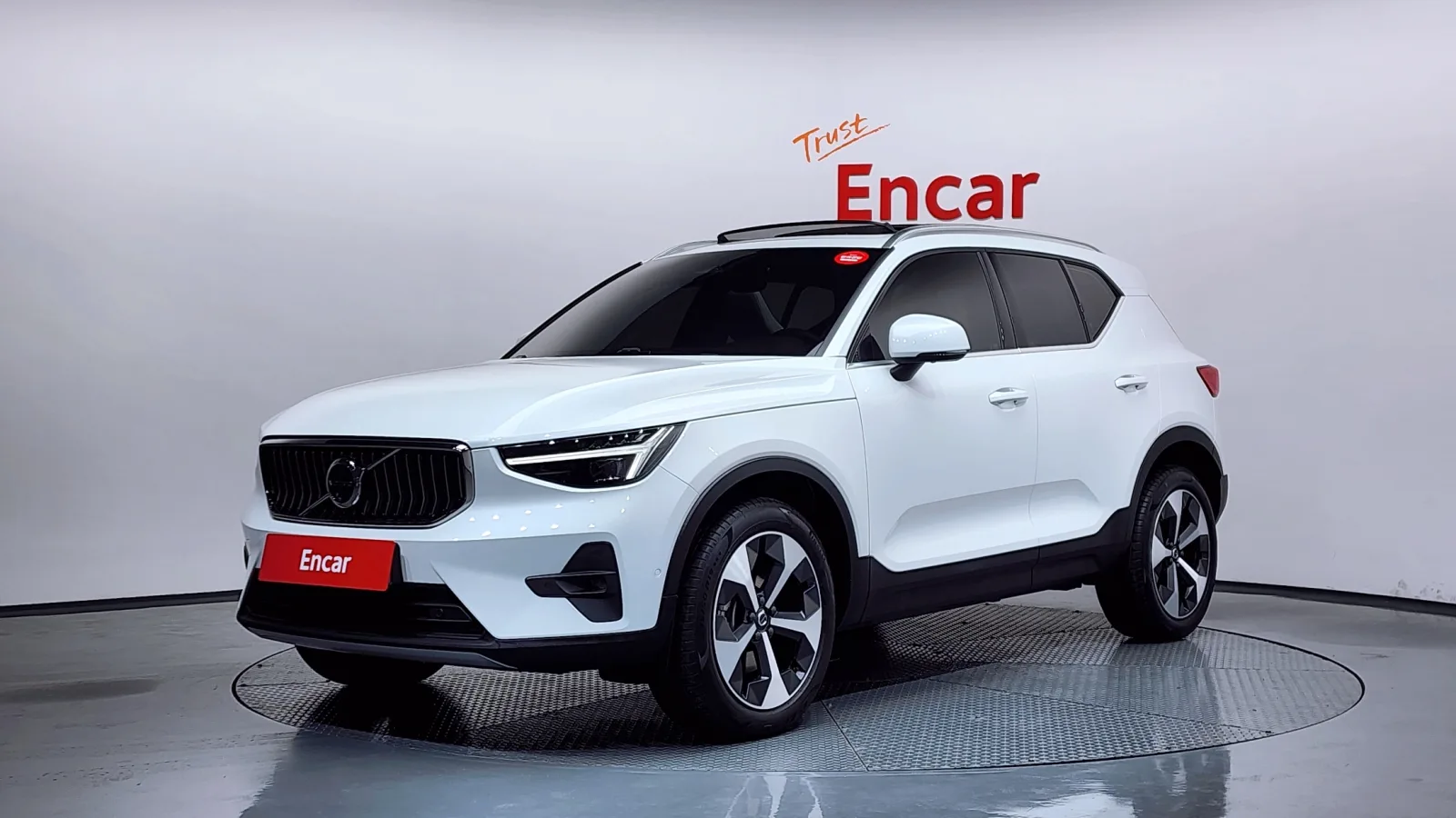 2025 Volvo XC40