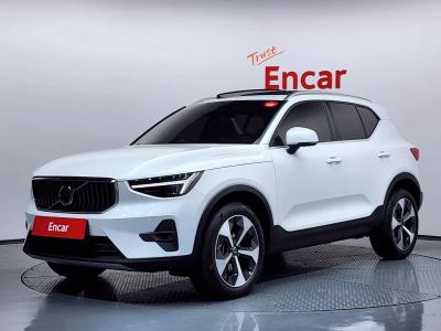 2025 Volvo XC40