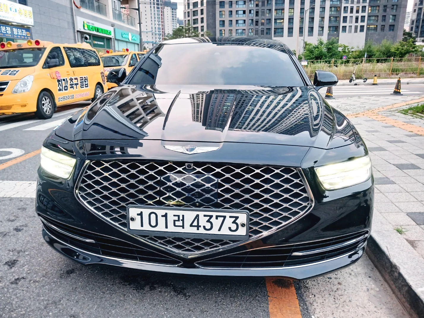 2020 Genesis G90