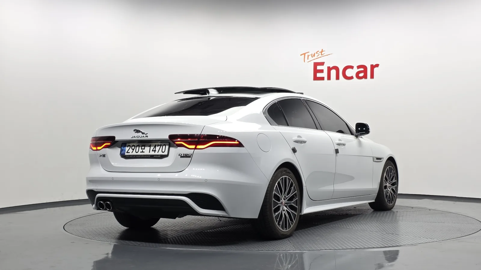 2020 Jaguar XE