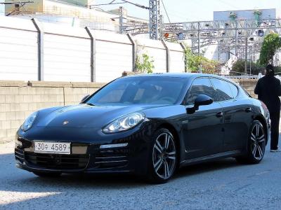 2015 Porsche Panamera