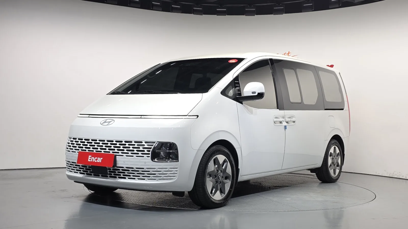 2025 Hyundai Staria