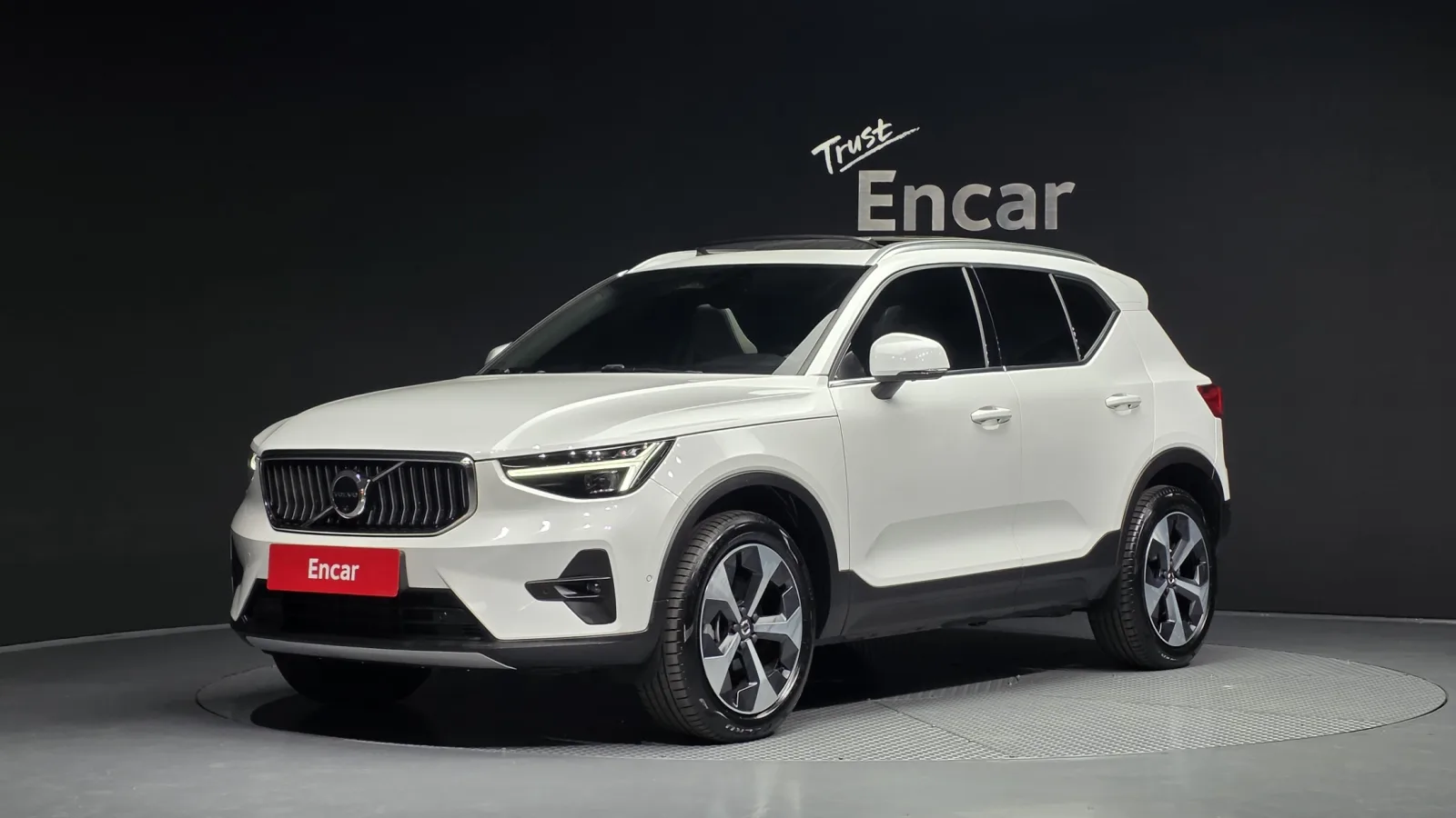 2025 Volvo XC40