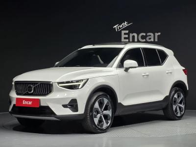 2025 Volvo XC40