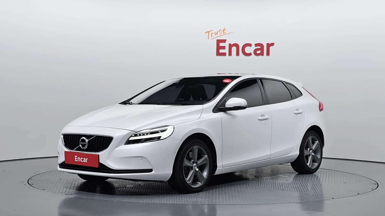 2017 Volvo V40