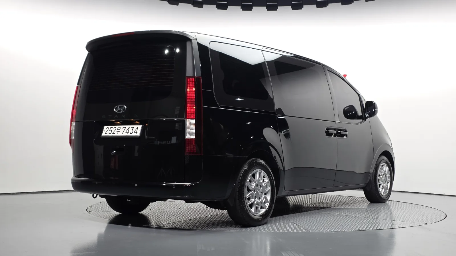 2023 Hyundai Staria
