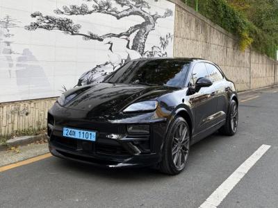 2025 Porsche Macan