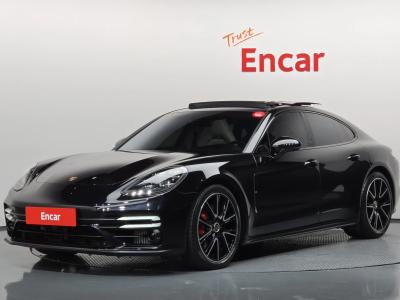 2022 Porsche Panamera