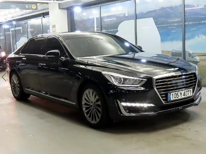 2016 Genesis EQ900