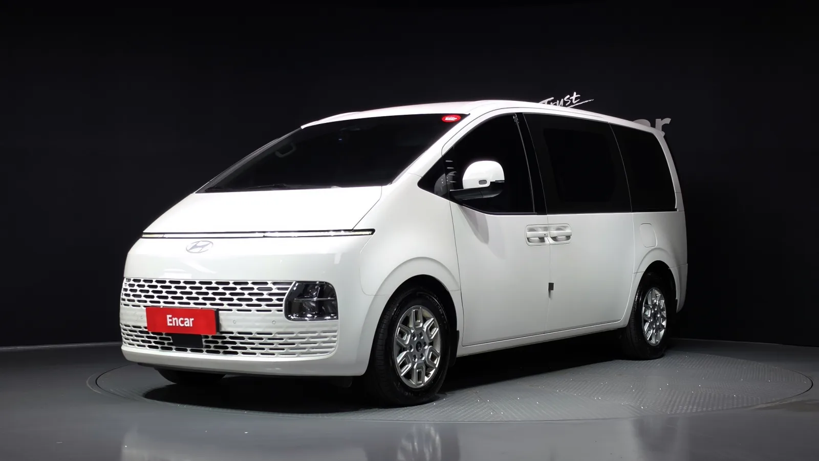 2025 Hyundai Staria