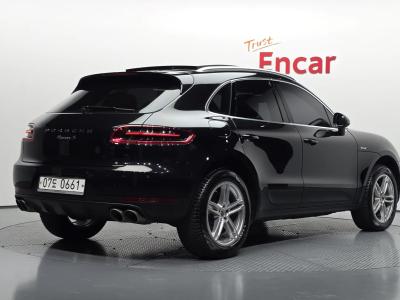 2016 Porsche Macan
