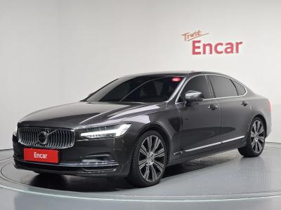 2022 Volvo S90
