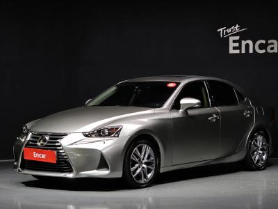 2017 Lexus IS
