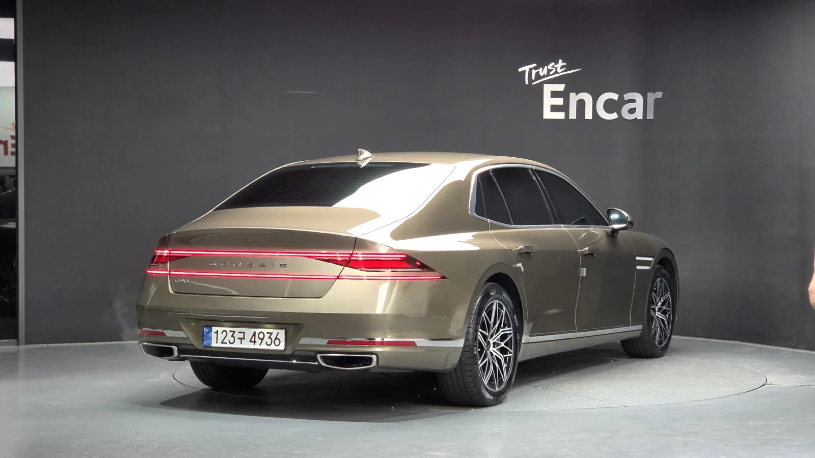 2022 Genesis G90