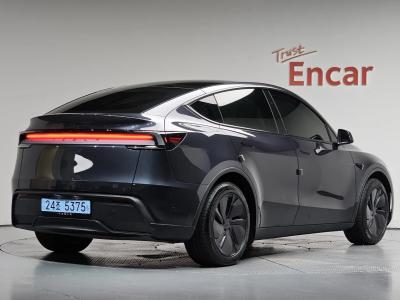 2025 Tesla Model Y