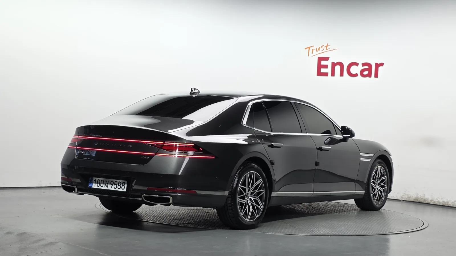 2023 Genesis G90