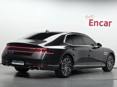 2023 Genesis G90