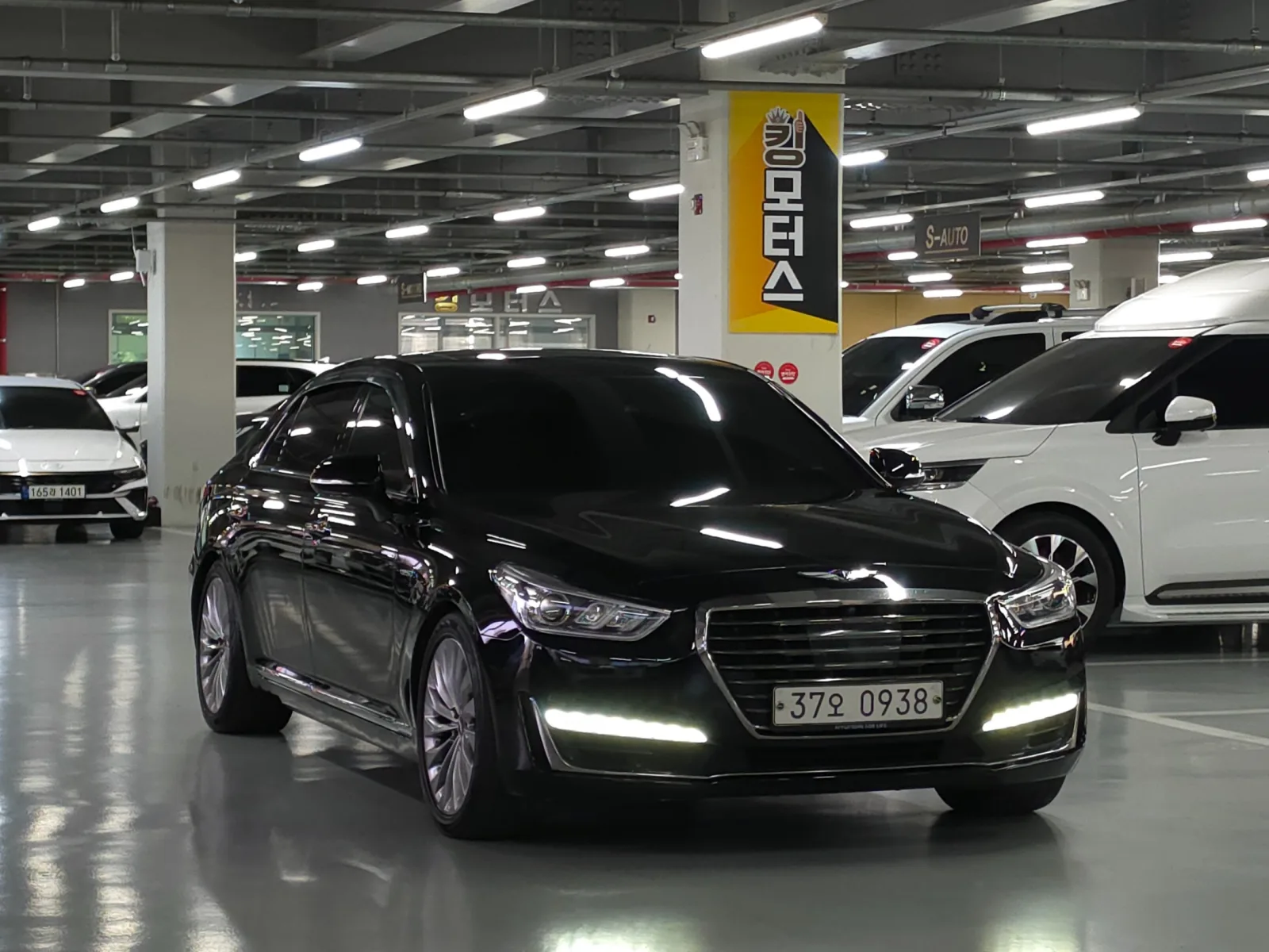 2016 Genesis EQ900