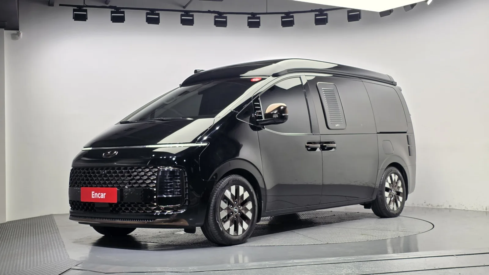 2023 Hyundai Staria