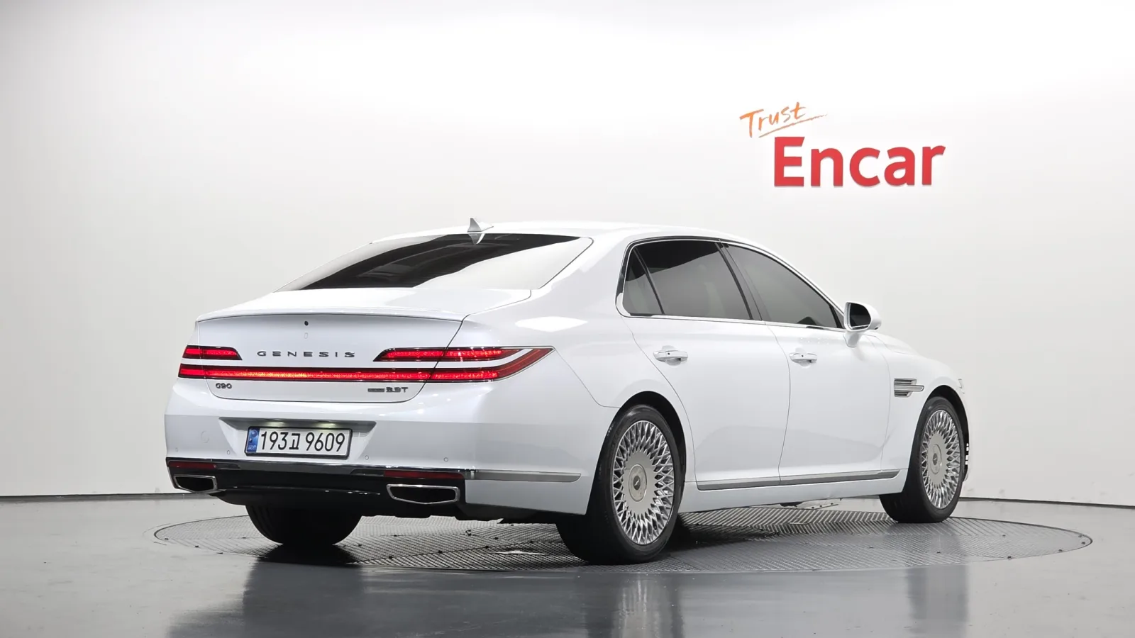 2020 Genesis G90