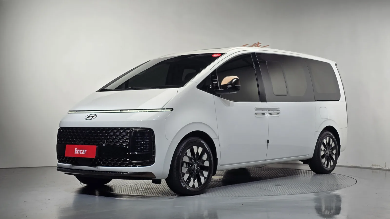 2025 Hyundai Staria