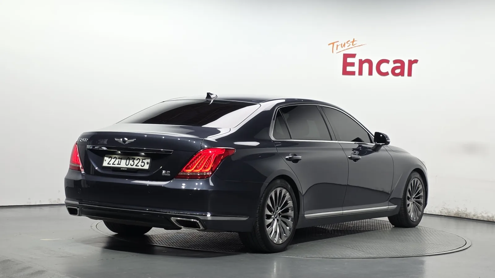 2016 Genesis EQ900