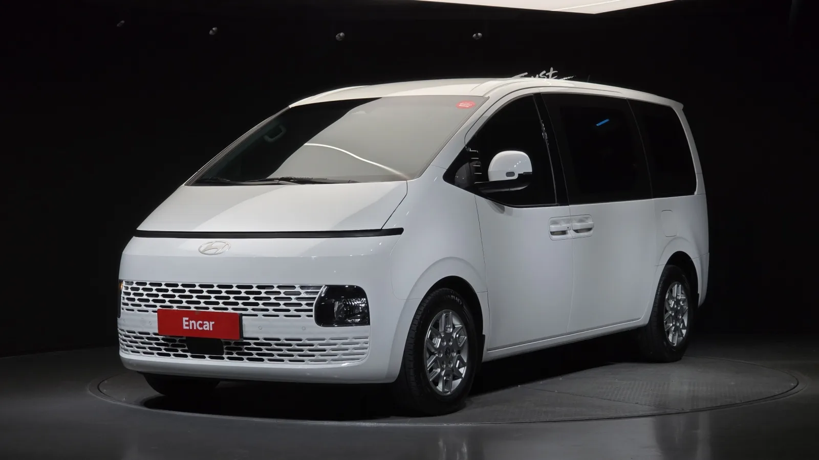 2025 Hyundai Staria