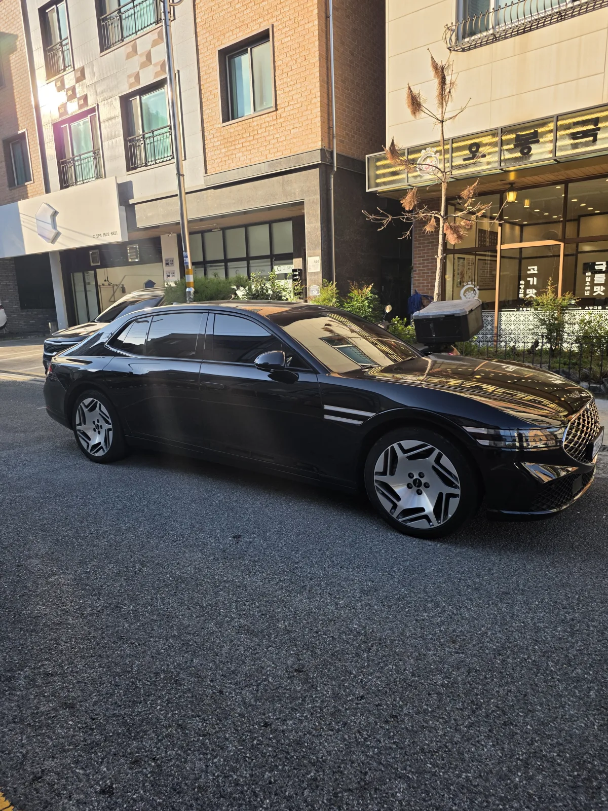2023 Genesis G90
