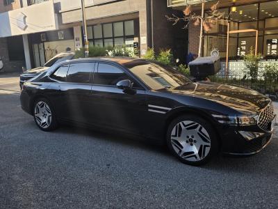 2023 Genesis G90