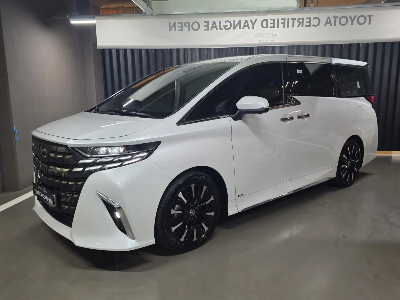2025 Toyota Alphard