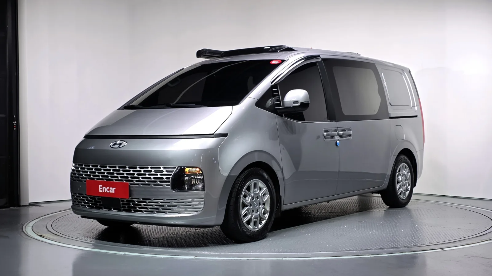 2022 Hyundai Staria