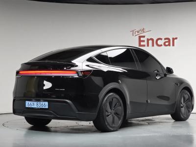 2025 Tesla Model Y