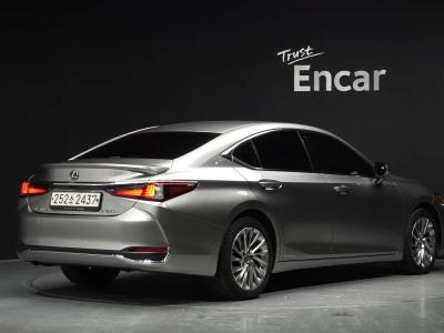 2021 Lexus ES