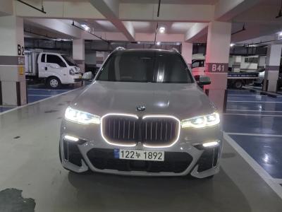 2022 BMW X7