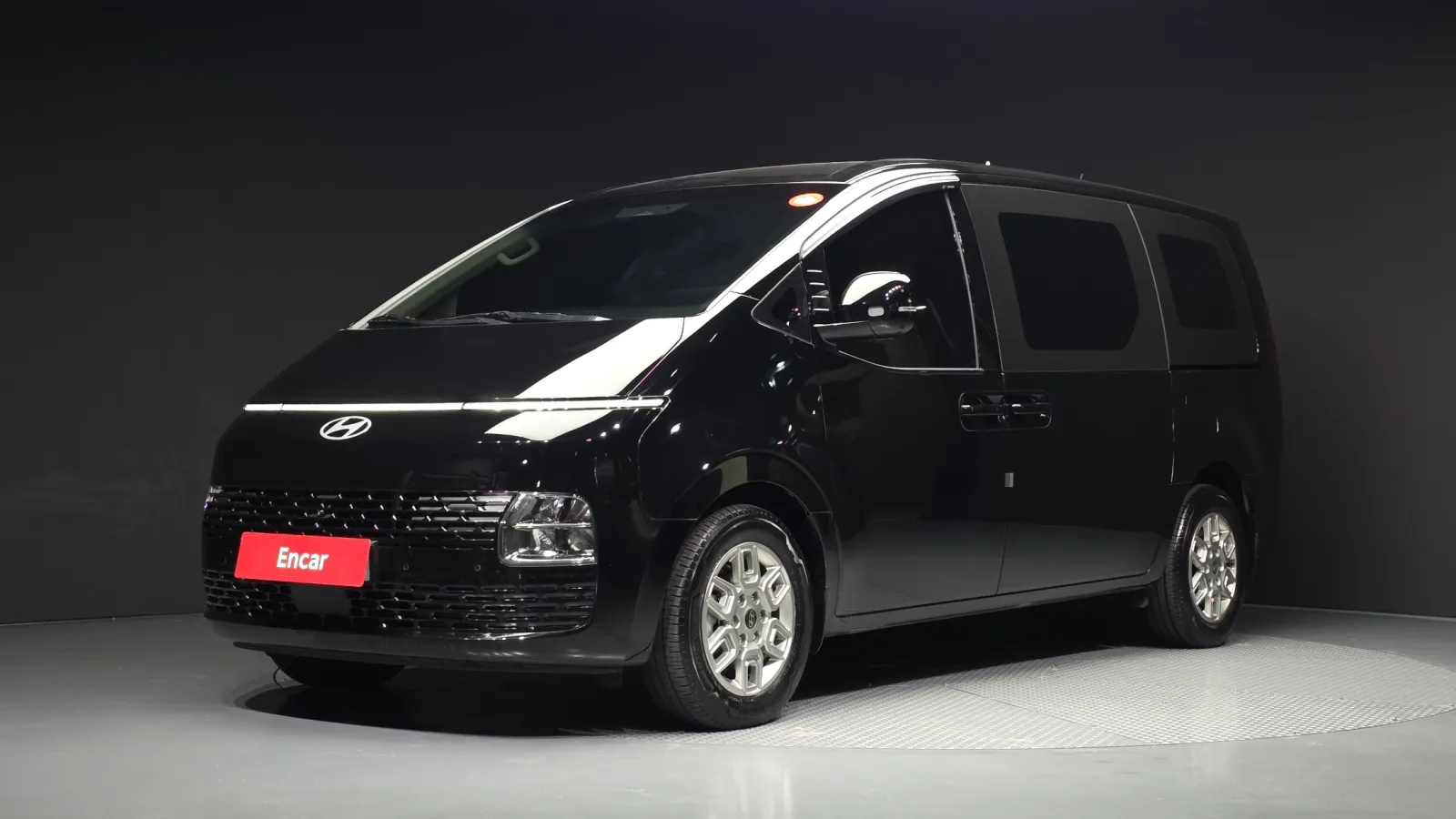 2025 Hyundai Staria