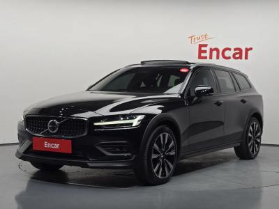 2025 Volvo V60