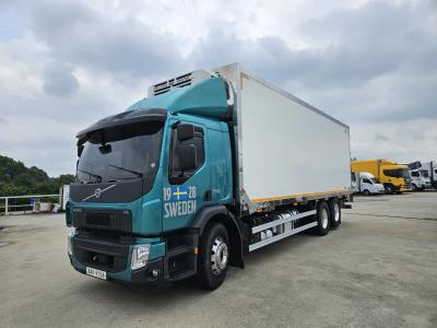 Camion de transport de marchandises Volvo 2022