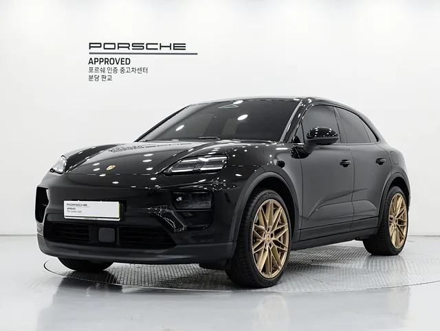 2025 Porsche Macan