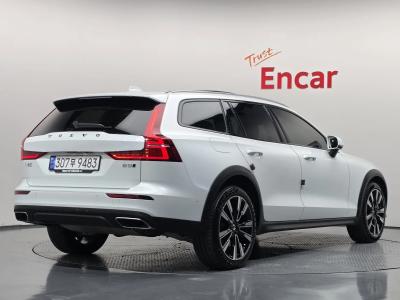 2022 Volvo V60
