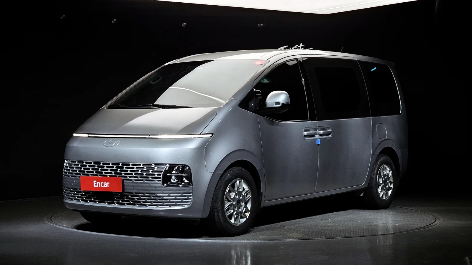 2025 Hyundai Staria